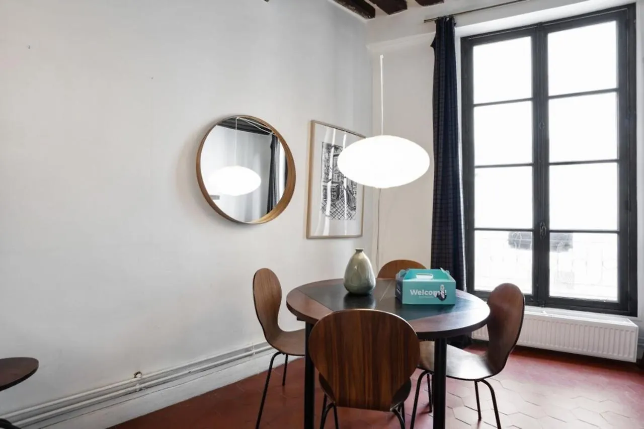 Parisian Apartment With Terrace In Saint Michel-Notre Dame