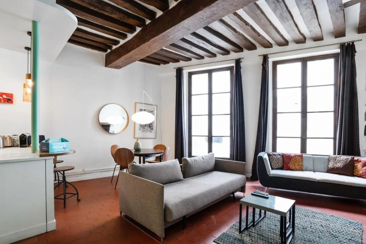 Parisian Apartment With Terrace In Saint Michel-Notre Dame location